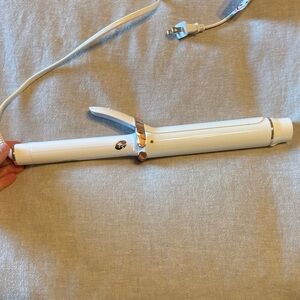 T3 1.5” White Curling Iron